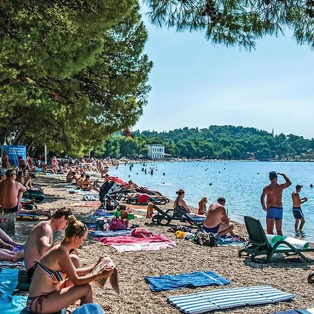 Splitska Apartamento *